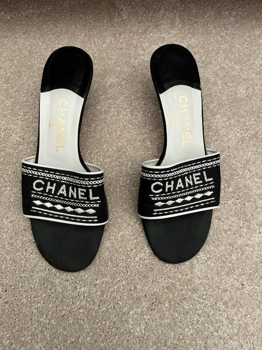 CHANEL Black and White Embroidered logo Slide Mules. Made in Italy. Size 8.